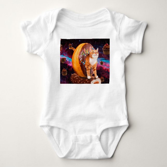 Katze in einem Donut Baby Strampler (Vorderseite)