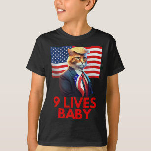 Katze in Suite mit Trump Haar amerikanische Flagge T-Shirt
