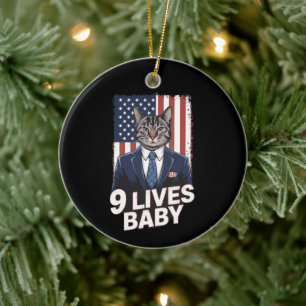Katze in Suite mit Trump-Haar-Amerikanischer-Flagg Keramik Ornament