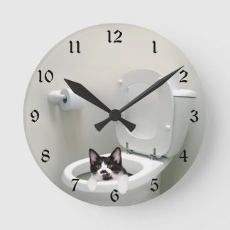 Katze in Toilettenschüssel Runde Wanduhr