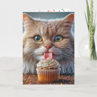 Katze lecken einen Geburtstagskuchen