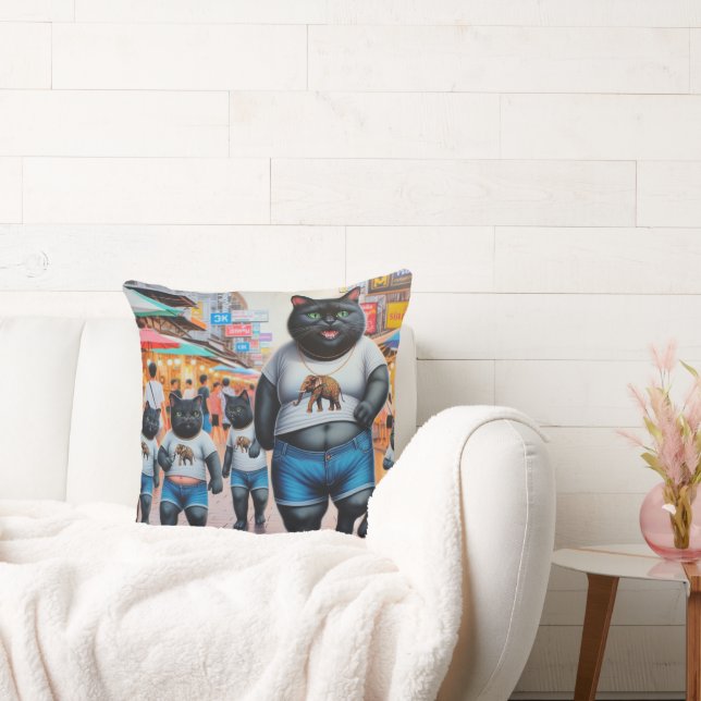 Katze mit Freunden in Thailand Throw Kissen (Liege)