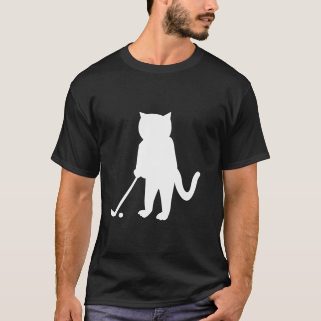 Katze mit Golfclub vor der Tee-Silhouette T-Shirt (Vorderseite)