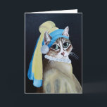 Katze mit Perle, die Gruß verdient Karte<br><div class="desc">Basierend auf dem Gemälde "Girl with a Pearl Earring", das 1665 von Johannes Vermeer entworfen wurde, verfügt diese Karte über eine nicht so berühmte kanadische Tabbykatze namens Bella. Eines Tages nahm ihre Eigentümerin ein Foto von Mizz Bella in fast der gleichen Pose wie das berühmte Gemälde. Sie schrieb auf Facebook...</div>
