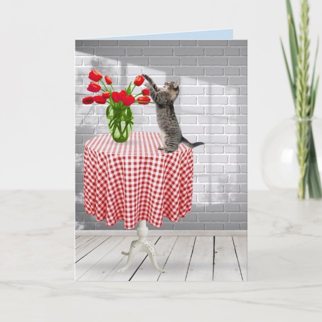Katze mit roten Tulips auf der Tischkarte Karte (Vorderseite)