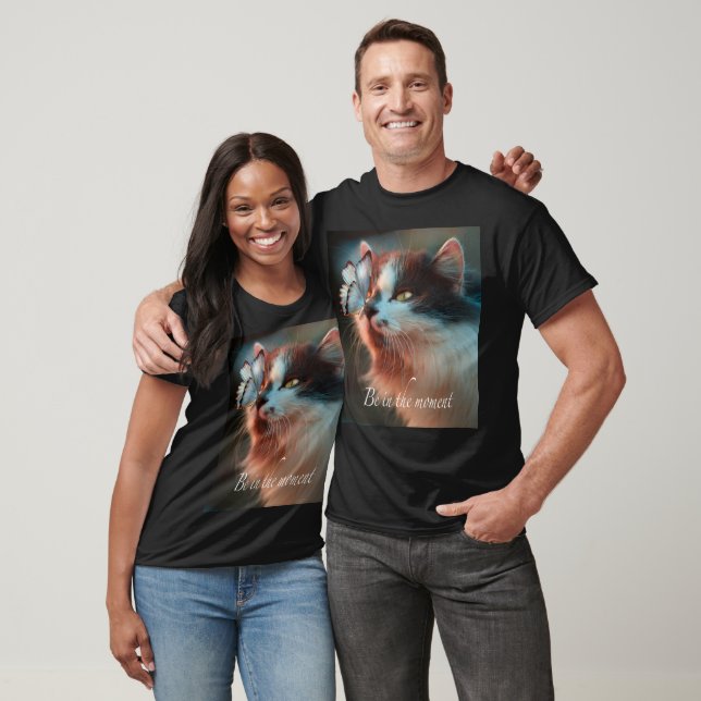 Katze mit Schmetterling auf der Nase - Seien Sie i T-Shirt (Unisex)