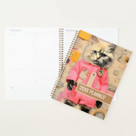 Katze mit schwarzen Pfoten und rosa Outfit Collage Planer
