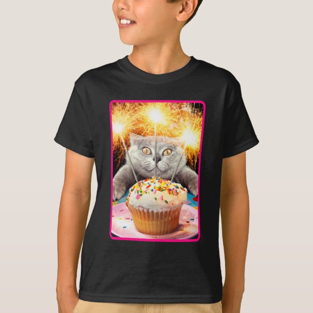 Katze mit Sparklerkuchen T-Shirt (Vorderseite)