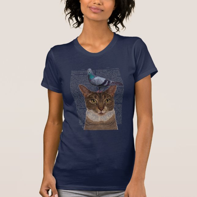 Katze mit Taube auf Kopf T-Shirt (Vorderseite)