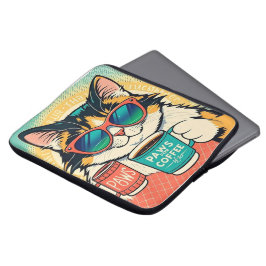 Katze mit überdimensionaler Sonnenbrille und einem Laptopschutzhülle