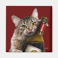 Katze mit Weinflasche