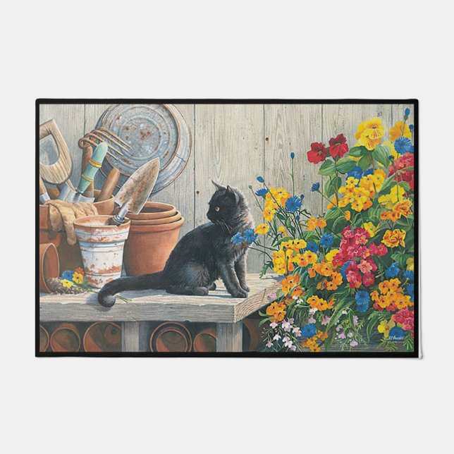 Katze neben boomenden Blume | Niedliche Schwarzkat Fußmatte (Vorderseite)