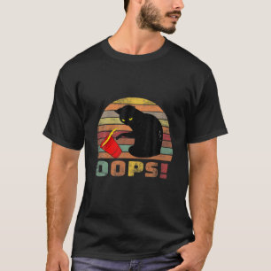 Katze Oops! Lustige schwarze Katze wirft ein Glas T-Shirt