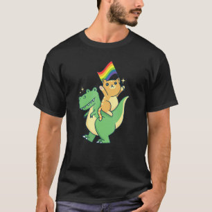 Katze reitet auf Dinosaurier mit Pride-Flagge Rege T-Shirt