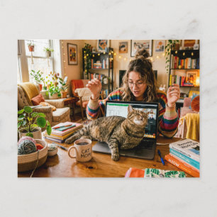 Katze schläft auf Laptop während Besprechung Postkarte