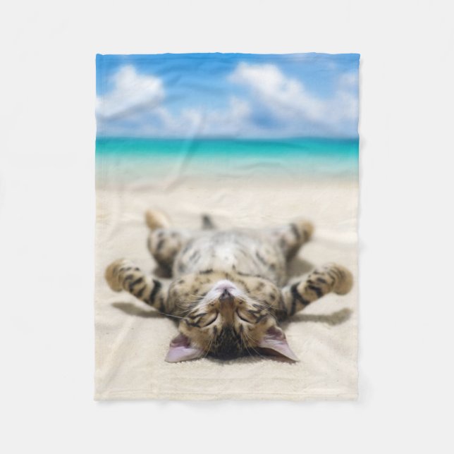 Katze Sonnenbaden am Strand Fleecedecke (Vorderseite)