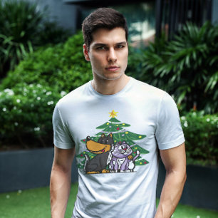 Katze und Hund unter Weihnachtsbaum T-Shirt