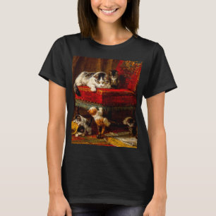 Katze und Kätzchen spielen mit Stuhl T-Shirt