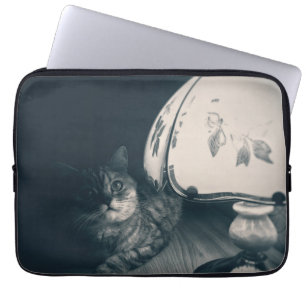 Katze- und Lampennoir-Style-Fotografie Laptopschutzhülle
