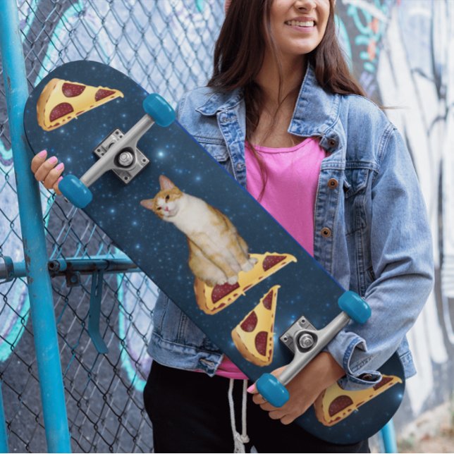 KATZE UND PIZZA IM RAUMSKATEBOARD SKATEBOARD (Von Creator hochgeladen)