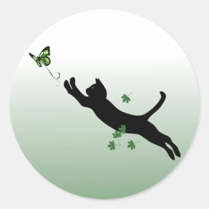 Katze und Schmetterling Runder Aufkleber