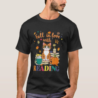 Katze verliebt sich in lesende Buchliebhaber-Lehre T-Shirt