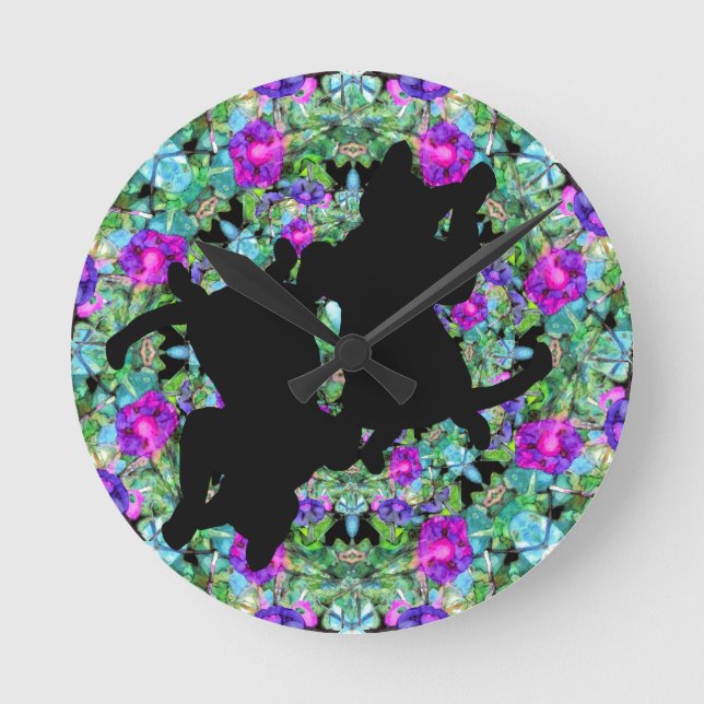 Katzen, die in den Blumen-Garten-Blumen spielen Runde Wanduhr (Vorderseite)