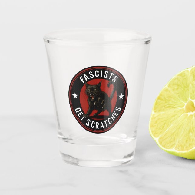 Katzen gegen Faschisten Schnapsglas (Vorderseite)