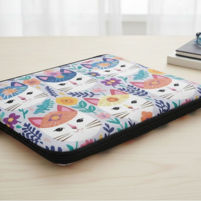 Katzen Gesichter Und Blumen  Laptopschutzhülle (Von Creator hochgeladen)