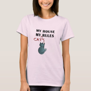Katzen herrschen auf meiner Zuhause T-Shirt