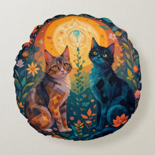 Katzen in einer Naturszene mit geometrischen Eleme Rundes Kissen