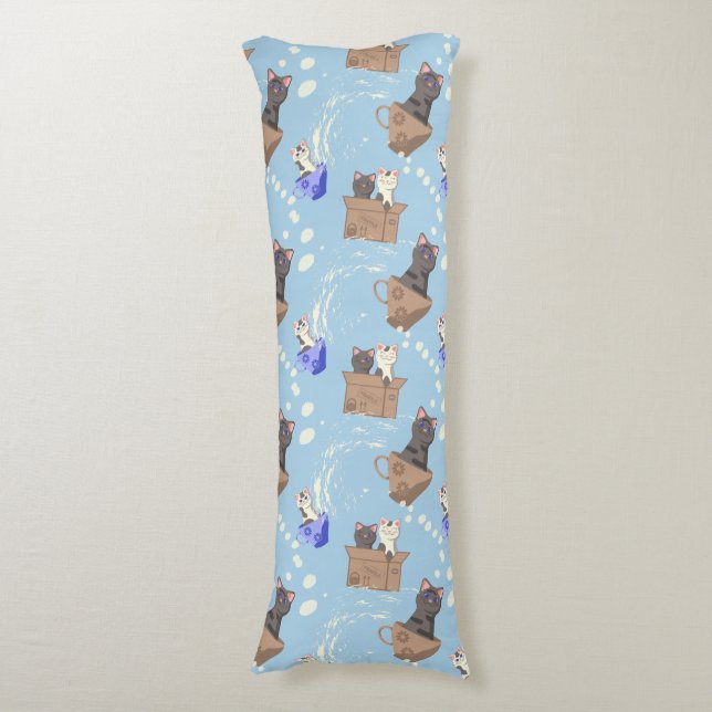 Katzen in Kiste und Milchfallen auf blau Seitenschläferkissen (Vorderseite Vertikal)