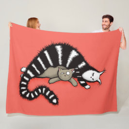 Katzen-Mutter schützt ihr niedliches Kitty-Kind Fleecedecke