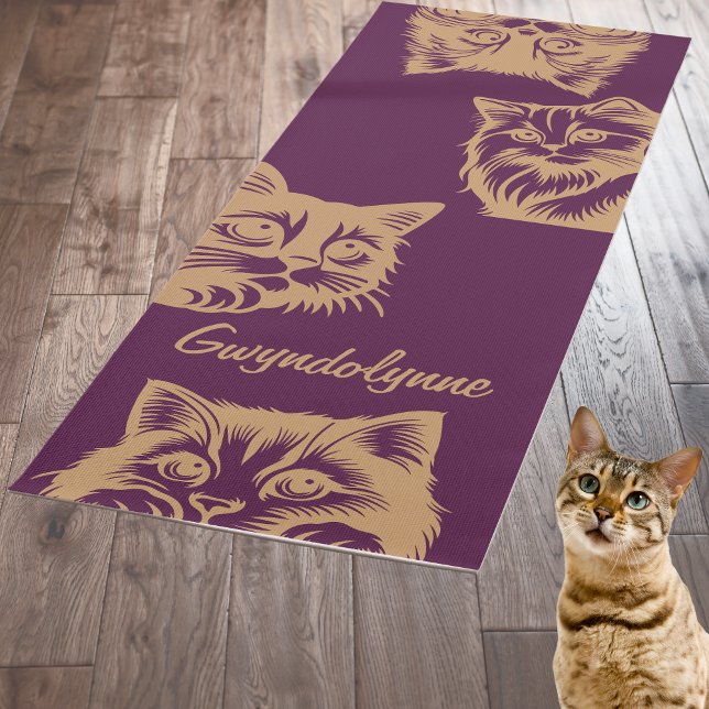 Katzen Peeking Niedliches Lila Goldmonogramm Yogamatte (Von Creator hochgeladen)