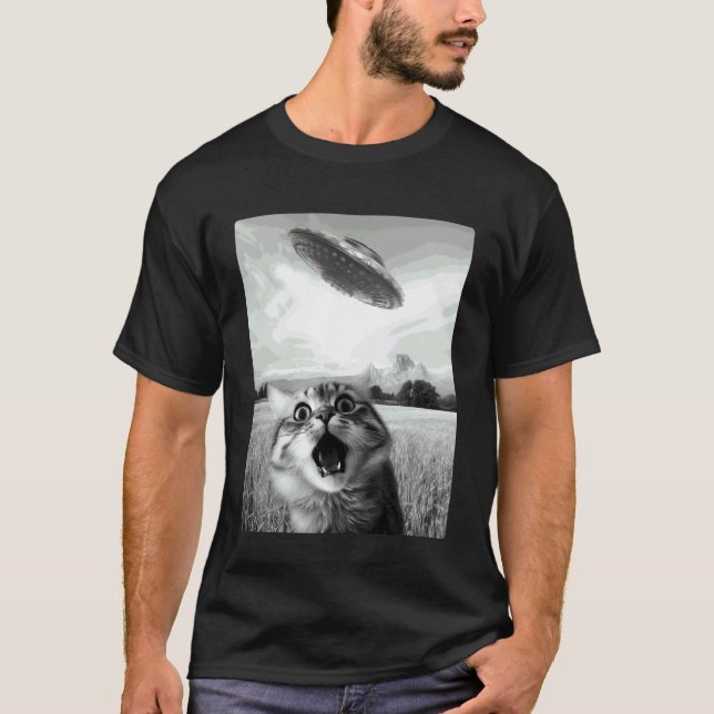 Katzen-Selfie mit UFO T-Shirt (Vorderseite)