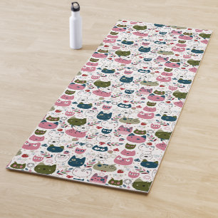 Katzen sind mit gedämpftem, aquamarin-rosa Muster  Yogamatte