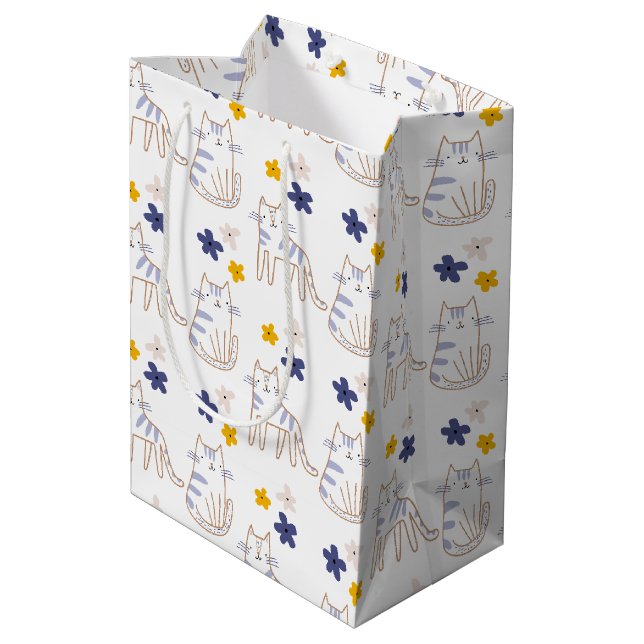 Katzen und Blume auf Weiß Mittlere Geschenktüte (Rückseite Schrägansicht)