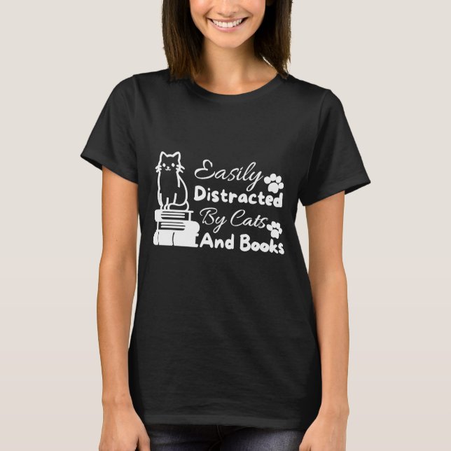 Katzen und Bücher sind leicht abwegig T-Shirt (Vorderseite)