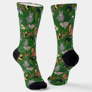Katzen und Hunde Musterdesign auf Grün Socken