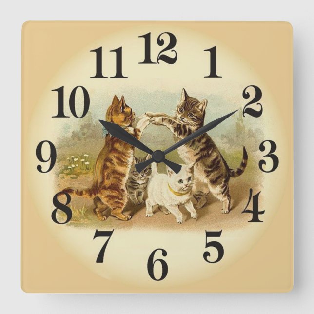 Katzen und Hunde spielen Quadratische Wanduhr (Vorderseite)