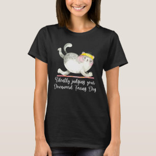 Katzen-Yoga-Sprüche still beurteilend T-Shirt