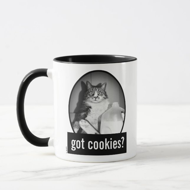 Katzenmilch von Jug Tasse (Links)