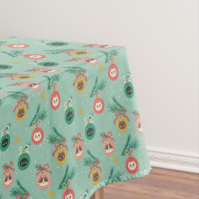 Katzenschmuck auf Baummuster Tischdecke (Beispiel)