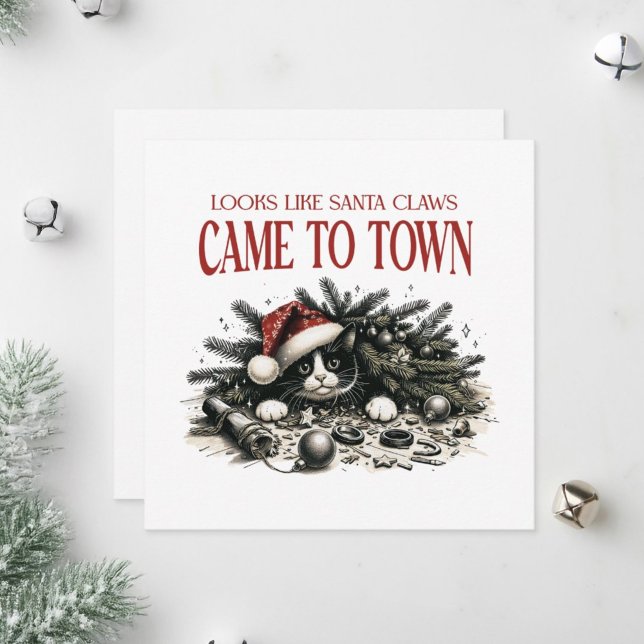 Katzenunterkunft unter einem Weihnachtsbaum. Feiertagskarte (Von Creator hochgeladen)