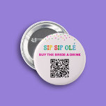 Kaufen Sie die Bride Drink QR Code Final Fiesta Me Button<br><div class="desc">Machen Sie Ihren Junggeselinnen-Abschied eine Nacht, um sich mit unserem Buy the Bride Drink QR Code Final Fiesta Mexican Button zu erinnern! Dieses unterhaltsame und festliche Accessoire ist die perfekte Ergänzung zu jedem mexikanischen Junggeselinnen-Abschied. Unsere Taste zeigt ein farbenfrohes und spielerisches Design mit den Worten "Buy the Bride a Drink"...</div>