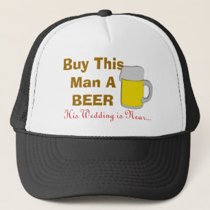 Kaufen Sie diesen Mann ein Bier, das seine Truckerkappe