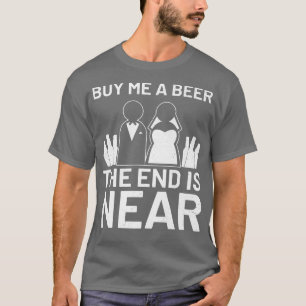 Kaufen Sie mir ein Bier meine Hochzeit ist nahe Bo T-Shirt