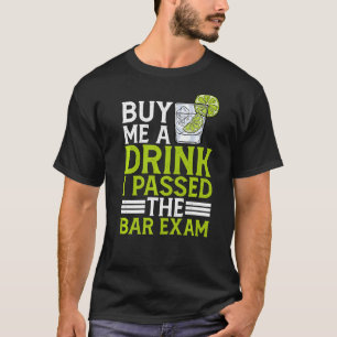 Kaufen Sie mir ein Getränk, das ich die Bar-Prüfun T-Shirt