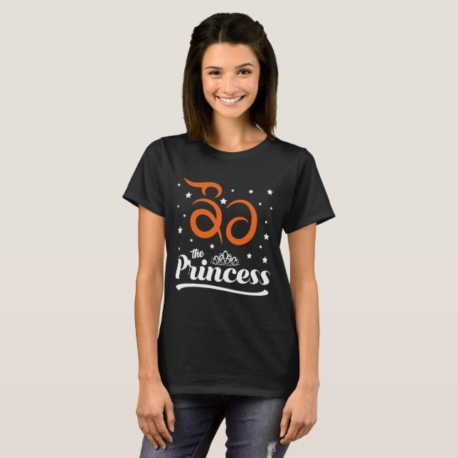 Kaur(Prinzessin) - Sikh Female Surname T-Shirt (Vorne ganz)