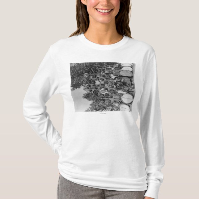 Kavirondos mit Stangen und Schild-Fotografie T-Shirt (Vorderseite)